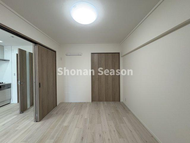 【洋室】 | インテリアに統一感うまれる全室フローリング！
食べこぼしもサッと拭きとれますよ♪