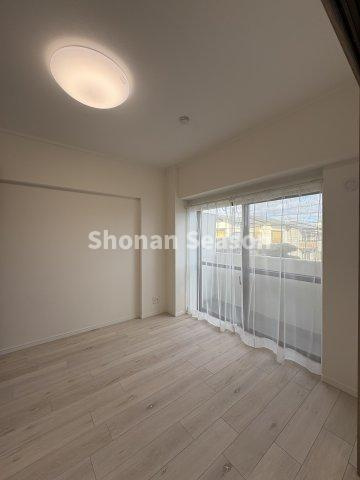 【洋室】 | 室内リノベーション済で、気持ちよく新生活のスタートが切れますよ♪