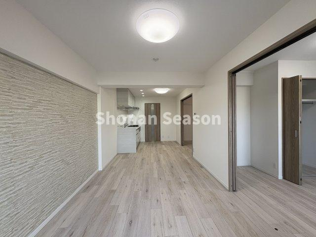 【居間・リビング】 | リビング繋がりの洋室の間仕切りを開放すれば、一体利用が可能です♪