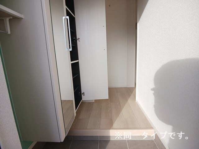 メゾン　ルミエールの玄関