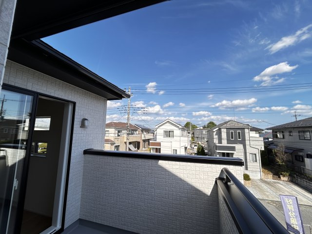  の展望|バルコニーからの眺望です。
程よくお隣と距離がありますので、プライバシーも保てます♪
※2026年5月撮影