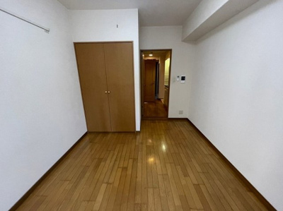 【居間・リビング】 | エスコート中野大和町 | 6.0帖のきれいな洋室。