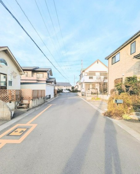 【中古】鶴ヶ島市柳戸町中古住宅の前面道路含む現地写真