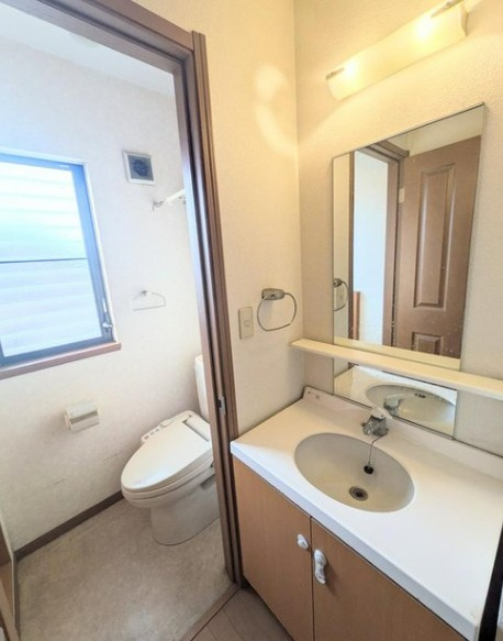 【中古】鶴ヶ島市柳戸町中古住宅の独立洗面台