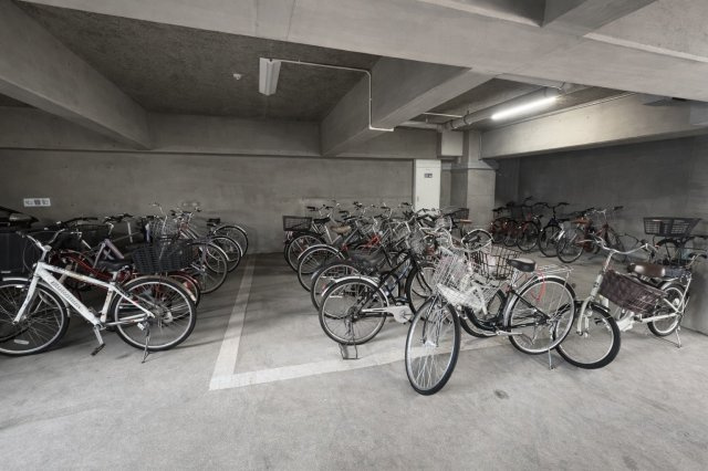 エクセレンス新栄の駐輪場