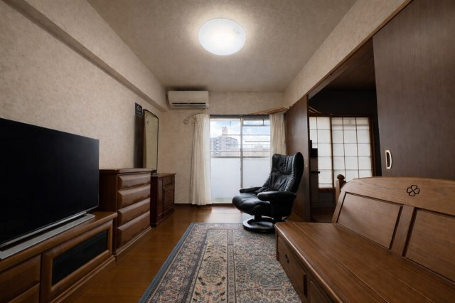 エクセレンス新栄の洋室