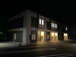 【外観】 | アヴェルラ・プラス | 外観写真（夜）