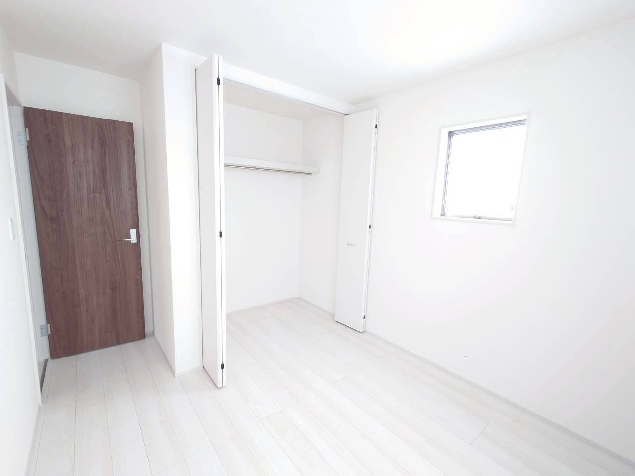 ■■西原町小那覇－①号棟の収納