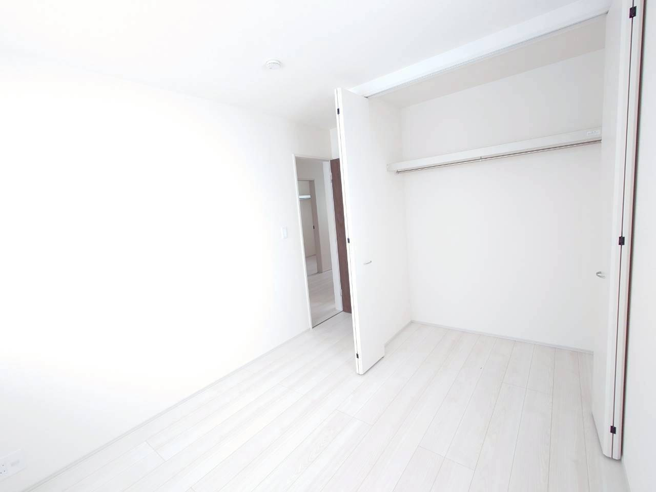 ■■西原町小那覇－①号棟の収納