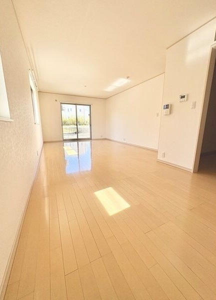 丸根町２丁目戸建の居間・リビング