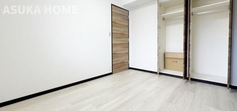 クオス鴨居Ⅱレジデンシャルステージの洋室|各部屋にクローゼットが確保されているので整理整頓はスッキリ！