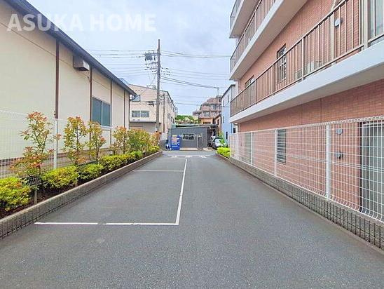 クオス鴨居Ⅱレジデンシャルステージの駐車場|敷地内駐車場ありです。