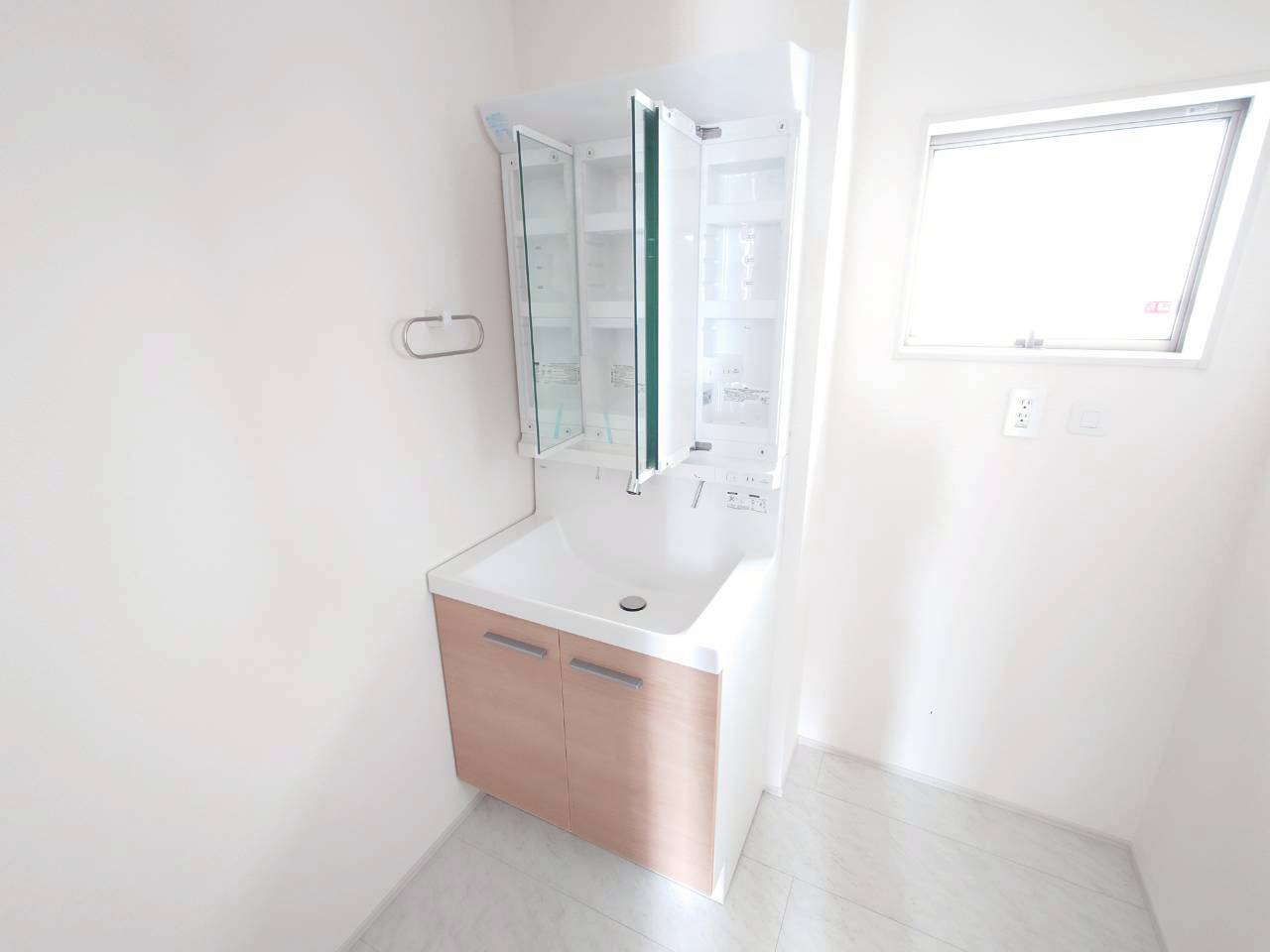 ■■西原町小那覇－②号棟の独立洗面台