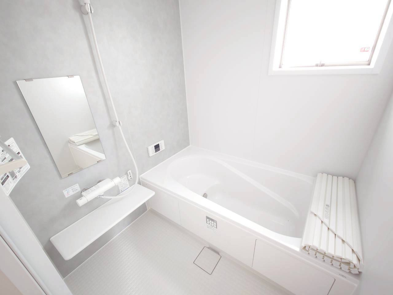 ■■西原町小那覇－②号棟の浴室