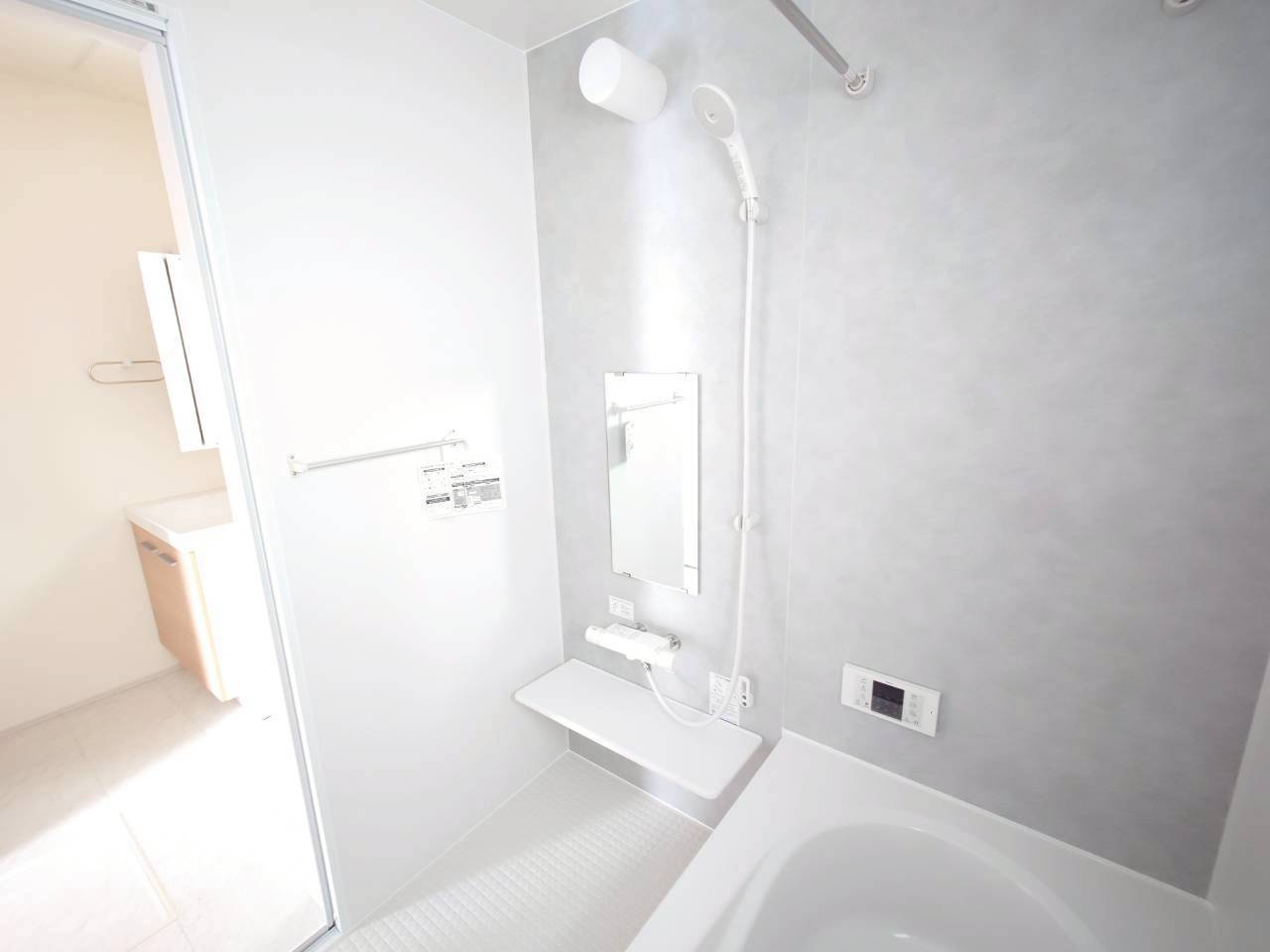 ■■西原町小那覇－②号棟の浴室