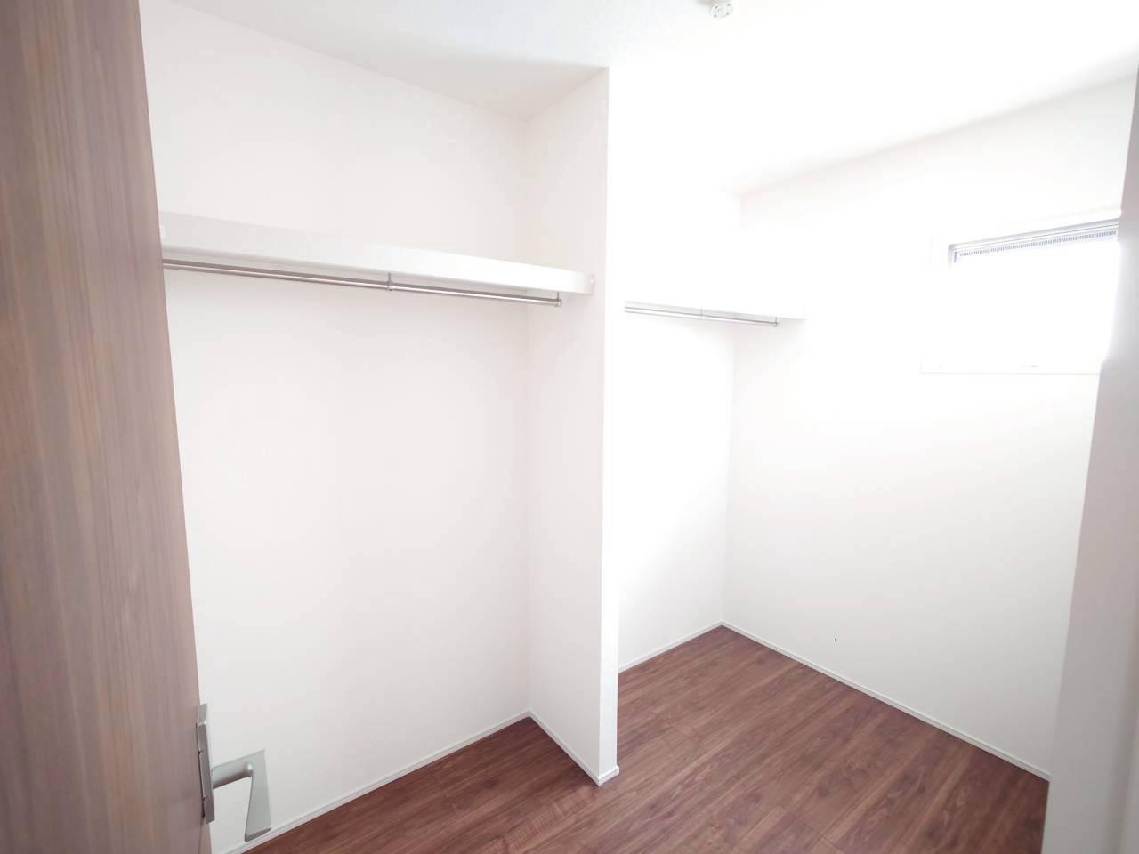 ■■西原町小那覇－②号棟の収納