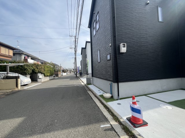 青葉区荏田西 新築分譲住宅の前面道路含む現地写真