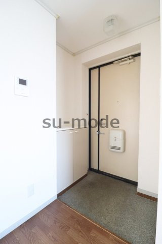 プラスコート南耳原の玄関