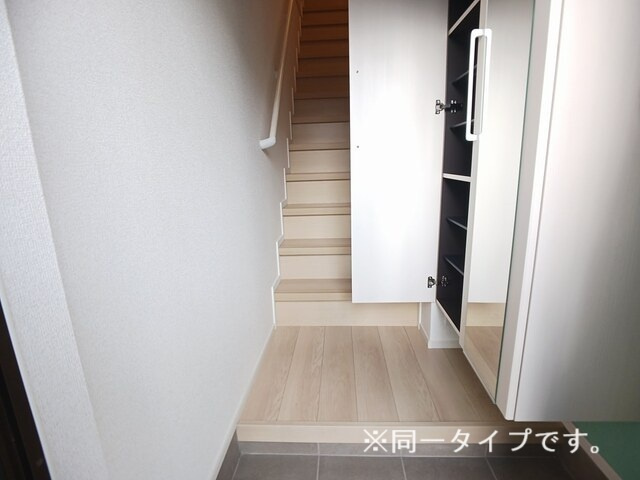 メゾン　ルミエールの玄関