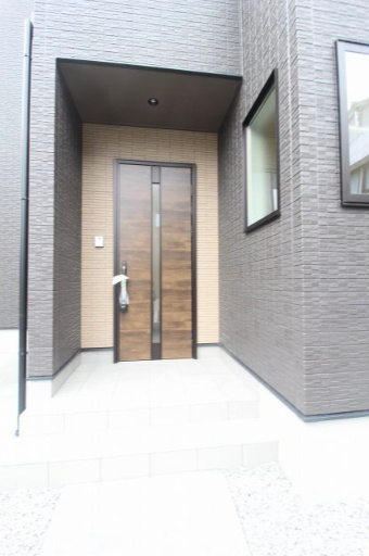 南国市後免町　新築戸建　1号棟　（全3区画）の玄関