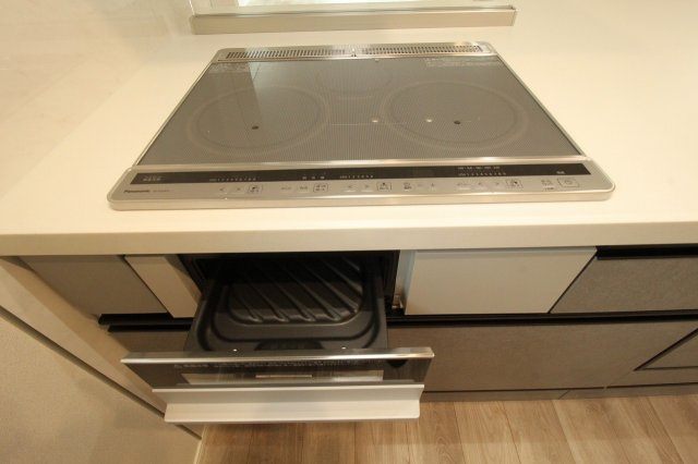 南国市後免町　新築戸建　1号棟　（全3区画）のキッチン|ＩＨクッキングヒ－タ－