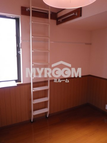 アーバンヒルズ目白Aの居間・リビング|光沢フローリングの洋室です☆(同一仕様写真)