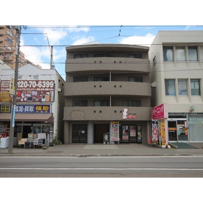 【外観】 | 市電通りに面する路面物件