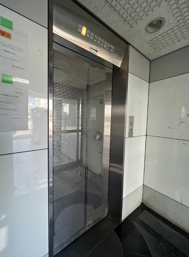 ツムギビルのエントランス