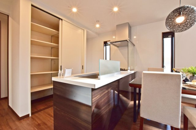 西宮市神園町新築一戸建て│4KLDK＋駐車2台可（制限有）の内観：施工例|-同社施工例-キッチン