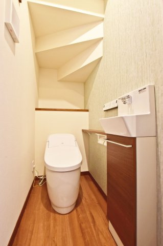 西宮市神園町新築一戸建て│4KLDK＋駐車2台可（制限有）の内観：施工例|-同社施工例-トイレ