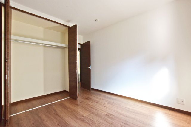 西宮市神園町新築一戸建て│4KLDK＋駐車2台可（制限有）の内観：施工例|-同社施工例-洋室