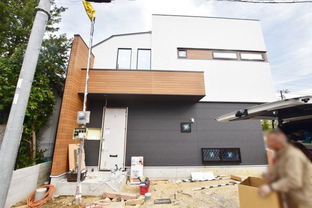 西宮市神園町新築一戸建て│4KLDK＋駐車2台可（制限有）の外観|小中学校まで徒歩5分圏内で通学の際も安心の立地です。
お気軽にお問合せください◎皆様からのご連絡を心よりお待ちしております。