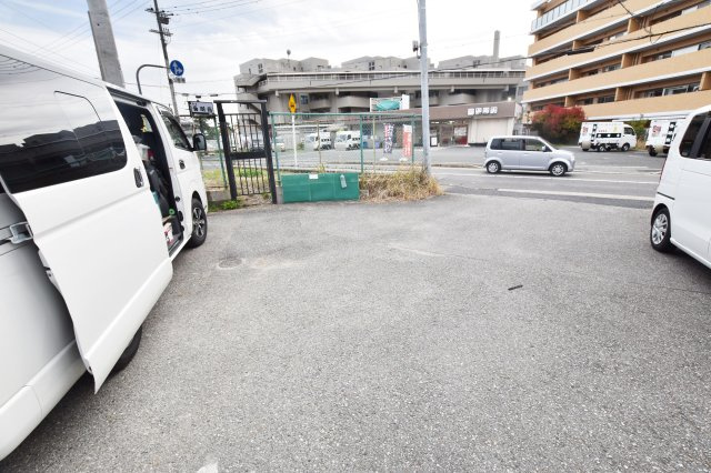 西宮市神園町新築一戸建て│4KLDK＋駐車2台可（制限有）の前面道路含む現地写真|前面道路は北西側4.4ｍです。