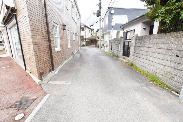 西宮市神園町新築一戸建て│4KLDK＋駐車2台可（制限有）の前面道路含む現地写真|前面道路は北西側4.4ｍです。