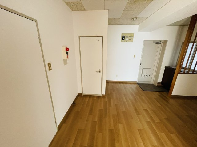 羽黒第二ビルの居間・リビング