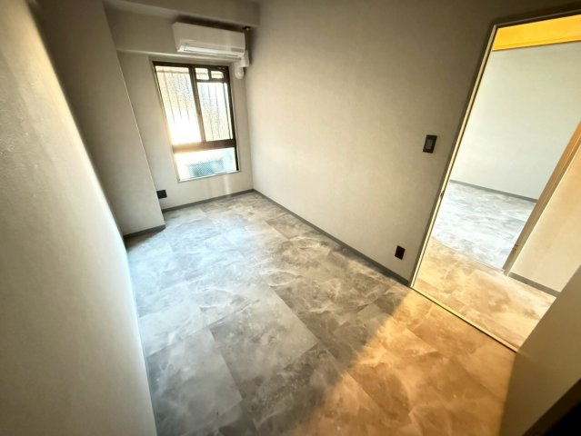 ルモン奈良大森の洋室