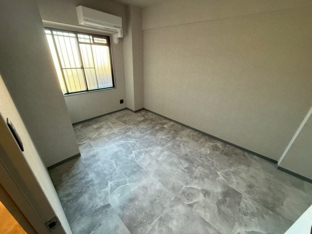 ルモン奈良大森の洋室