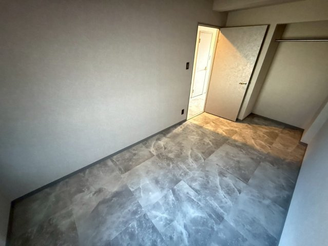 ルモン奈良大森の洋室