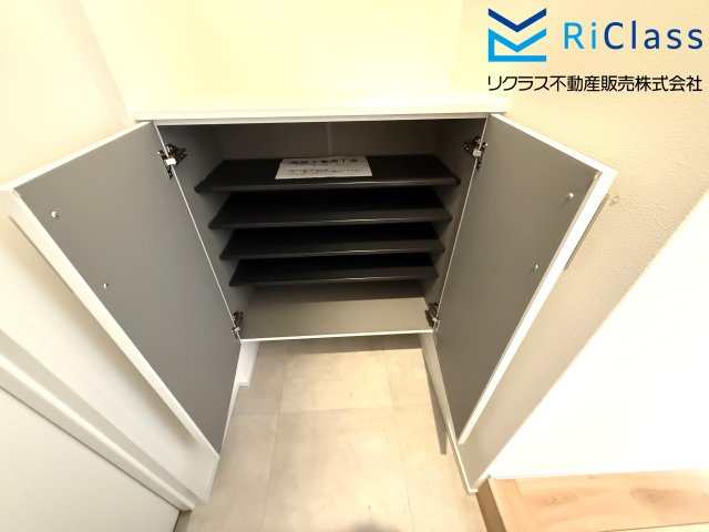 朝日プラザ湊川の玄関|収納もある玄関です