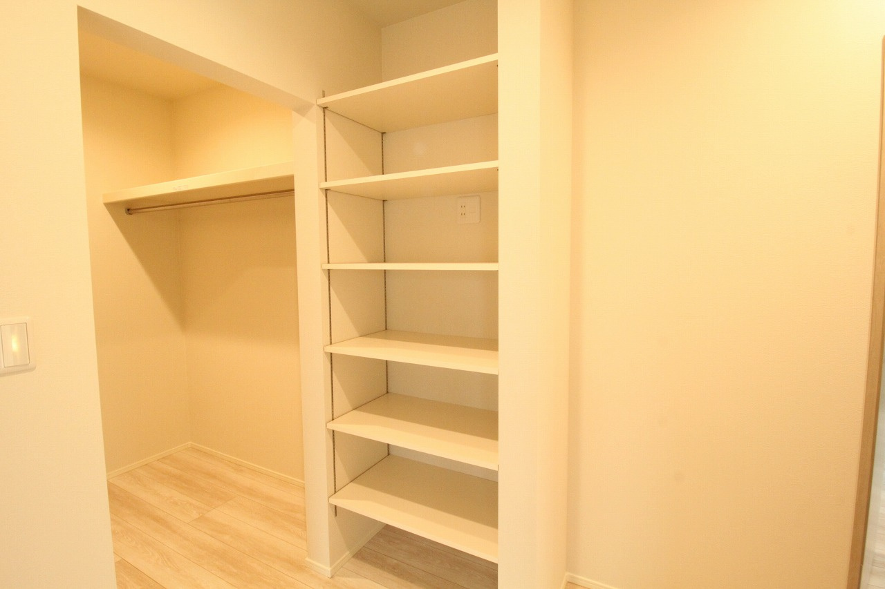 南国市後免町　新築戸建　2号棟　（全3区画）の収納|2F　ホール　ファミリークローゼット