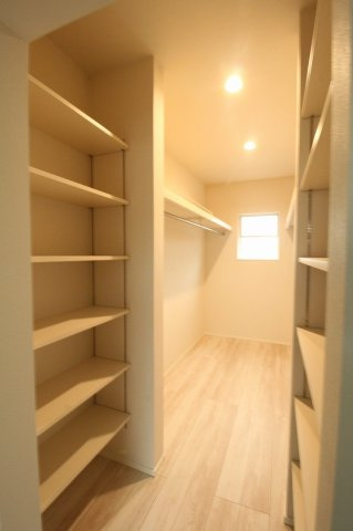 南国市後免町　新築戸建　2号棟　（全3区画）の収納|2Ｆ　南西の部屋　7.0帖+WIC