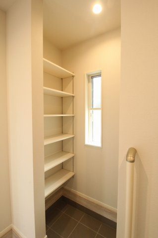 南国市後免町　新築戸建　2号棟　（全3区画）の収納|シューズインクローク