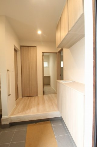 南国市後免町　新築戸建　2号棟　（全3区画）の収納|1F　ホール
