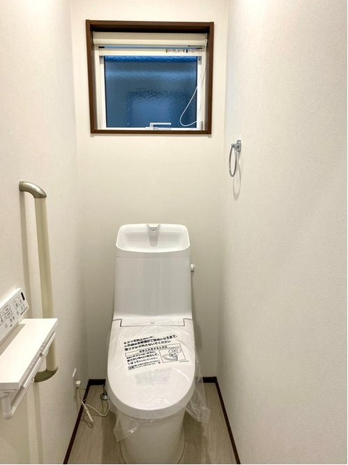 南国市後免町　新築戸建　2号棟　（全3区画）のトイレ|1階・2階に完備されているので朝の込み合う時間も困りません！（画像はイメージ