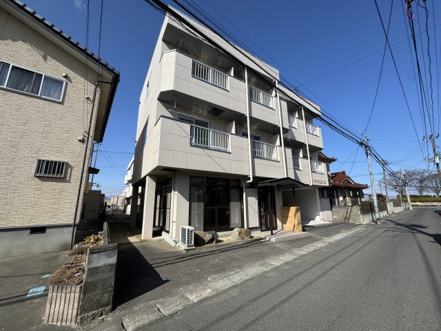 想定年間賃料1,289.6万　想定利回り16.32％　鉄骨造の外観