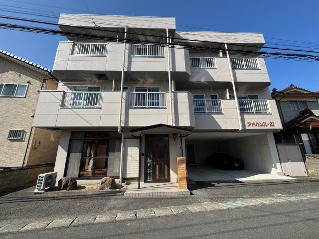 想定年間賃料1,289.6万　想定利回り16.32％　鉄骨造の外観