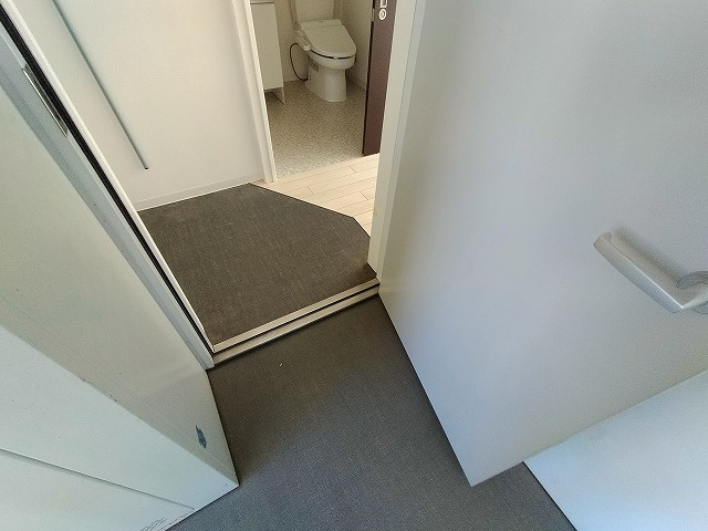 神戸市須磨区須磨浦通６丁目のアパートの玄関