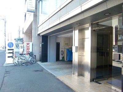 【外観】 | 市電通りに面する事務所向き物件