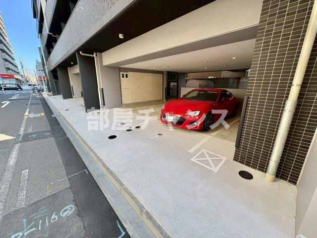 プレサンス桜山駅前アフォードの駐車場
