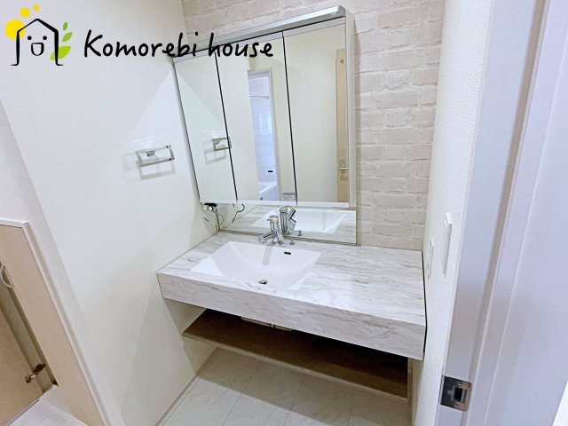 上尾市向山2丁目　2期　新築一戸建て　ブルーミングガーデン　01の独立洗面台|26.3.14撮影済み